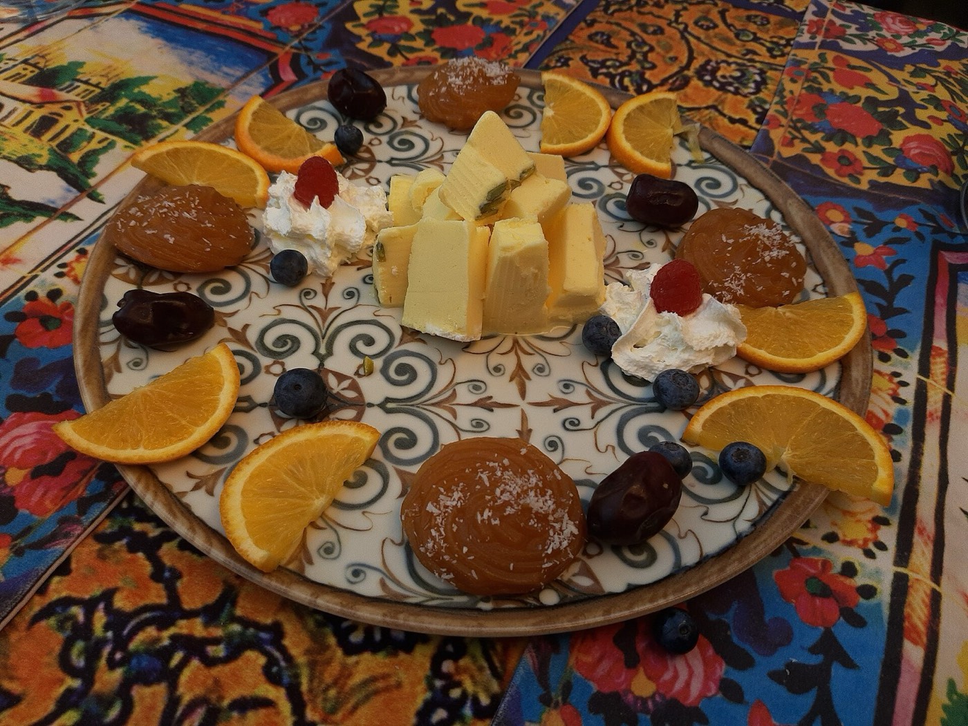سینی دسرهای ایرانی برای پذیرایی؛ سفارش بستنی برای مهمانی